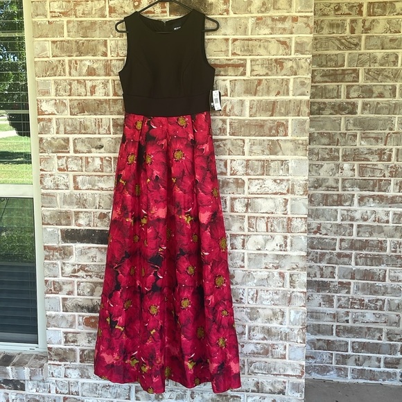 Melrose Social Elegant Floral Maxi Dress - Picture 5 of 13